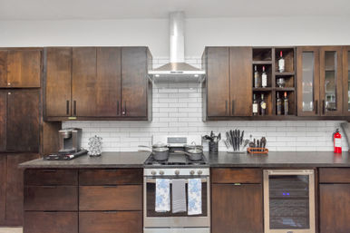 Bloom House: Floral-Themed Downtown Home with Hot Tub, Chef, Massage & Mixology Class image 73