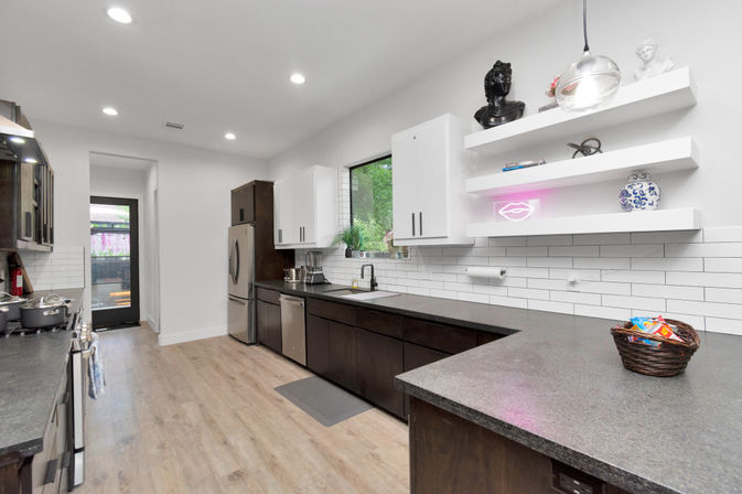 Bloom House: Floral-Themed Downtown Home with Hot Tub, Chef, Massage & Mixology Class image 67