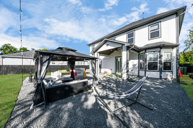 The Secret Garden HTX: Stylish 5 BR Home with Hot Tub, Chef, Massage & Mixology class image 3