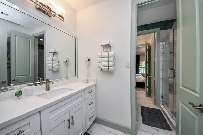 The Secret Garden HTX: Stylish 5 BR Home with Hot Tub, Chef, Massage & Mixology class image 50