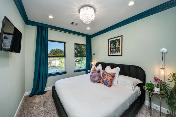 The Secret Garden HTX: Stylish 5 BR Home with Hot Tub, Chef, Massage & Mixology class image 38