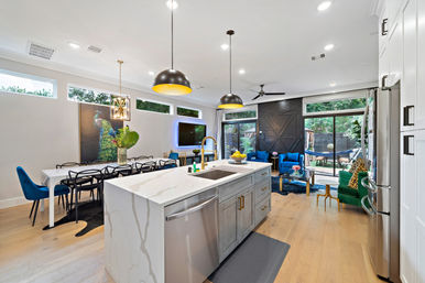 The Black House: Downtown Escape with Hot Tub, Chef, Stylish Decor, Massage & Mixology Class image 40