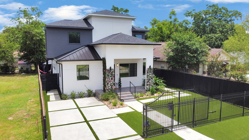 Bloom House: Floral-Themed Downtown Home with Hot Tub, Chef, Massage & Mixology Class image 4