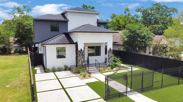 Bloom House: Floral-Themed Downtown Home with Hot Tub, Chef, Massage & Mixology Class image 3