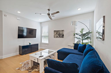 The Black House: Downtown Escape with Hot Tub, Chef, Stylish Decor, Massage & Mixology Class image 20