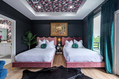 The Garden of Eden HTX: Insta-Worthy Home with Game Room, Hot Tub, Private Chef, Massage & Mixology Class image 20