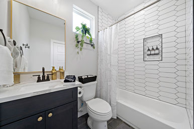 The Black House: Downtown Escape with Hot Tub, Chef, Stylish Decor, Massage & Mixology Class image 30