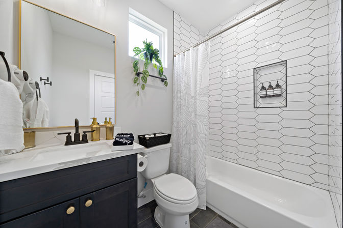 The Black House: Downtown Escape with Hot Tub, Chef, Stylish Decor, Massage & Mixology Class image 30