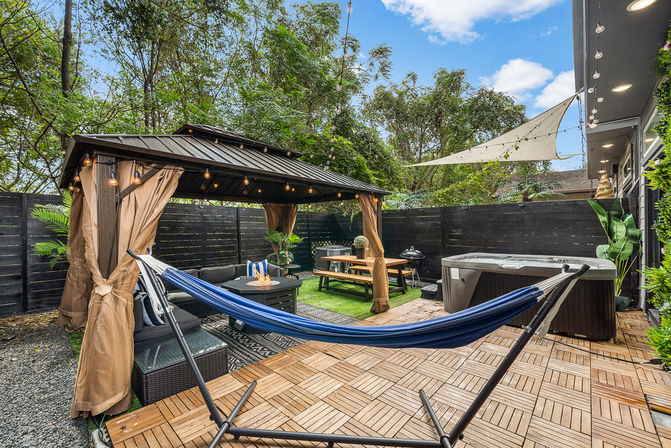 The Black House: Downtown Escape with Hot Tub, Chef, Stylish Decor, Massage & Mixology Class image 38