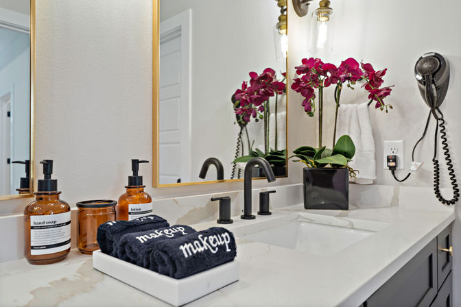 The Black House: Downtown Escape with Hot Tub, Chef, Stylish Decor, Massage & Mixology Class image 24