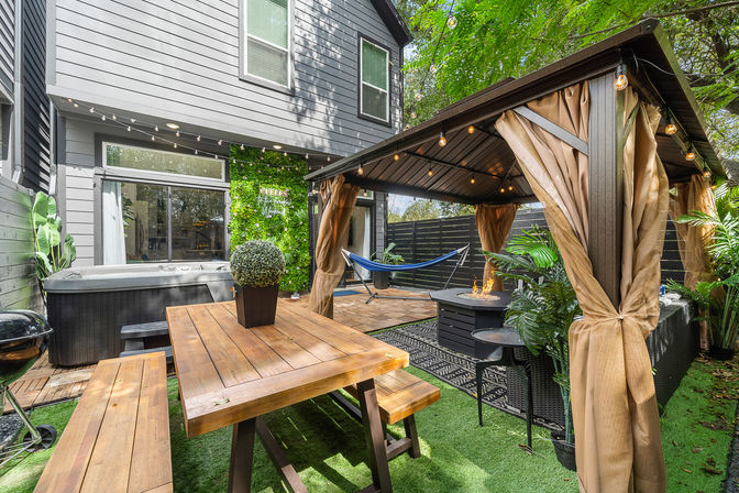 The Black House: Downtown Escape with Hot Tub, Chef, Stylish Decor, Massage & Mixology Class image 36