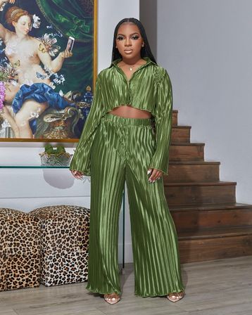 Bloom House: Floral-Themed Downtown Home with Hot Tub, Chef, Massage & Mixology Class image 17