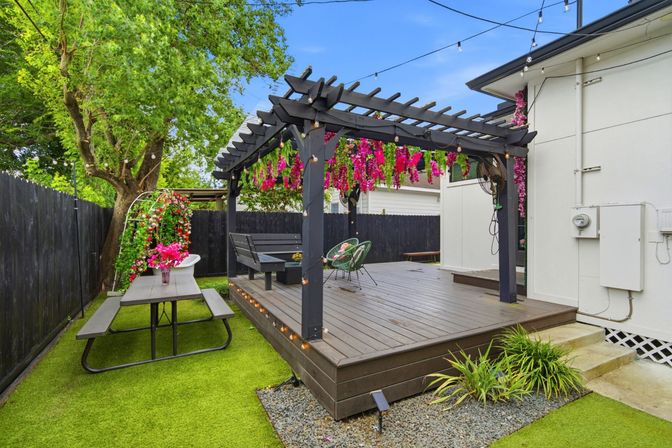 Bloom House: Floral-Themed Downtown Home with Hot Tub, Chef, Massage & Mixology Class image 50