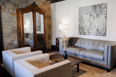 The Winchester Lodge: Boutique Hill Country Stay Just One Block from Main Street image 22