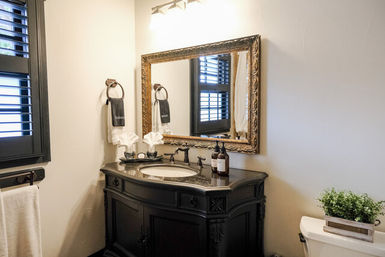 The Winchester Lodge: Boutique Hill Country Stay Just One Block from Main Street image 69