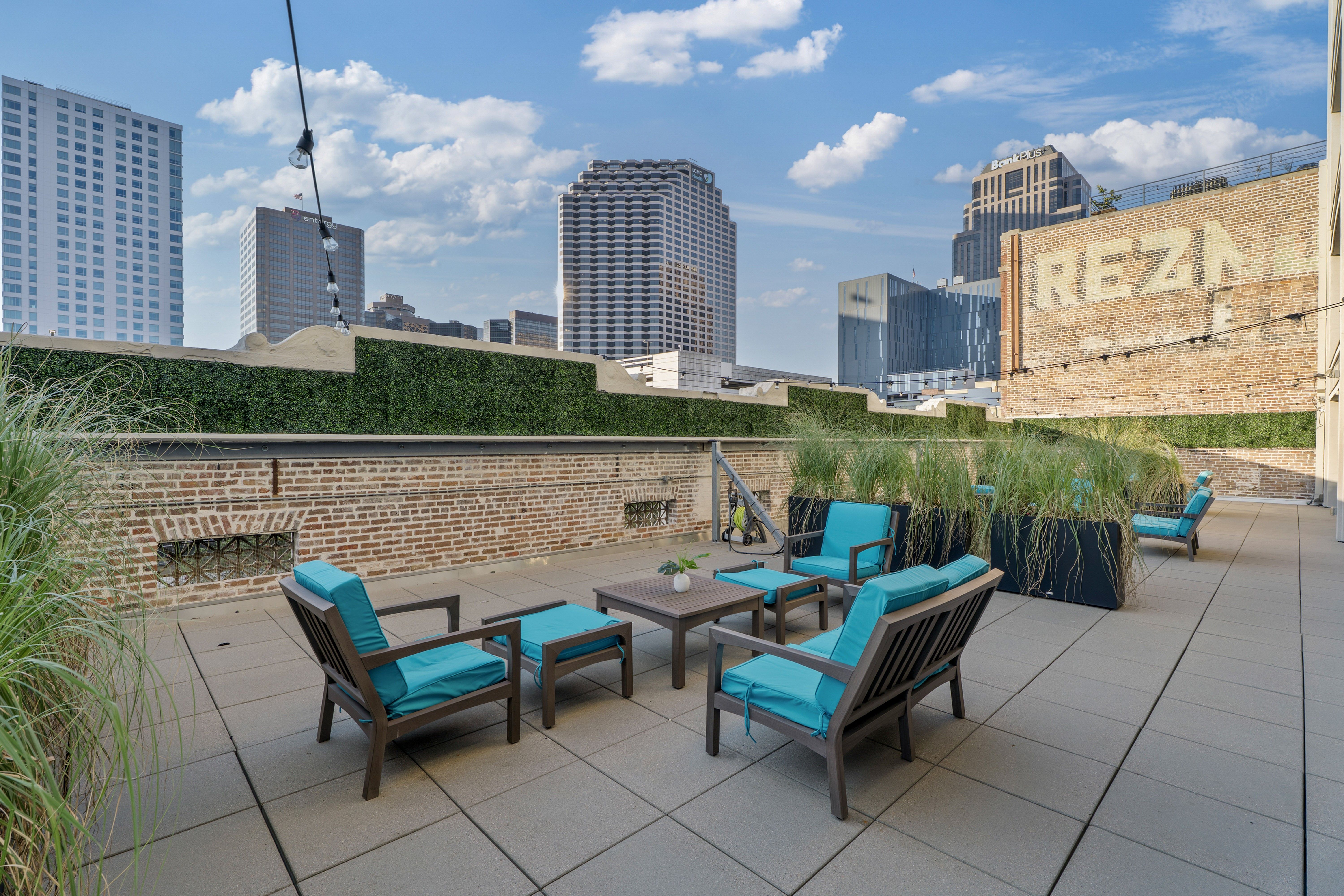 Modern Condo: 2-5 Bedroom Units in Downtown, steps from the French Quarter with full kitcken image 4