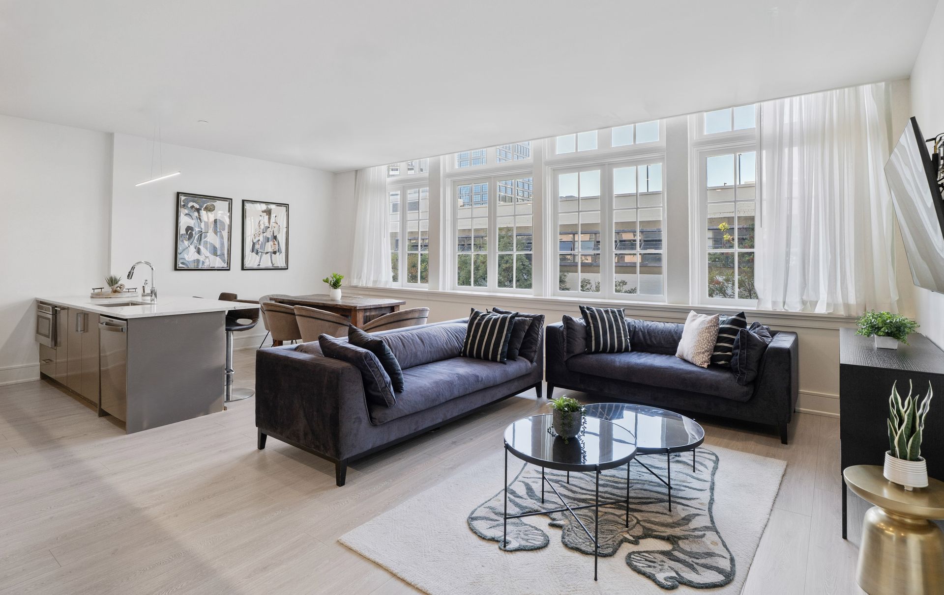 Downtown New Orleans Condo for Groups, 2-5 Bedrooms image 1
