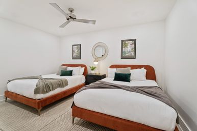 Modern Condo: 2-5 Bedroom Units in Downtown, steps from the French Quarter with full kitcken image 8