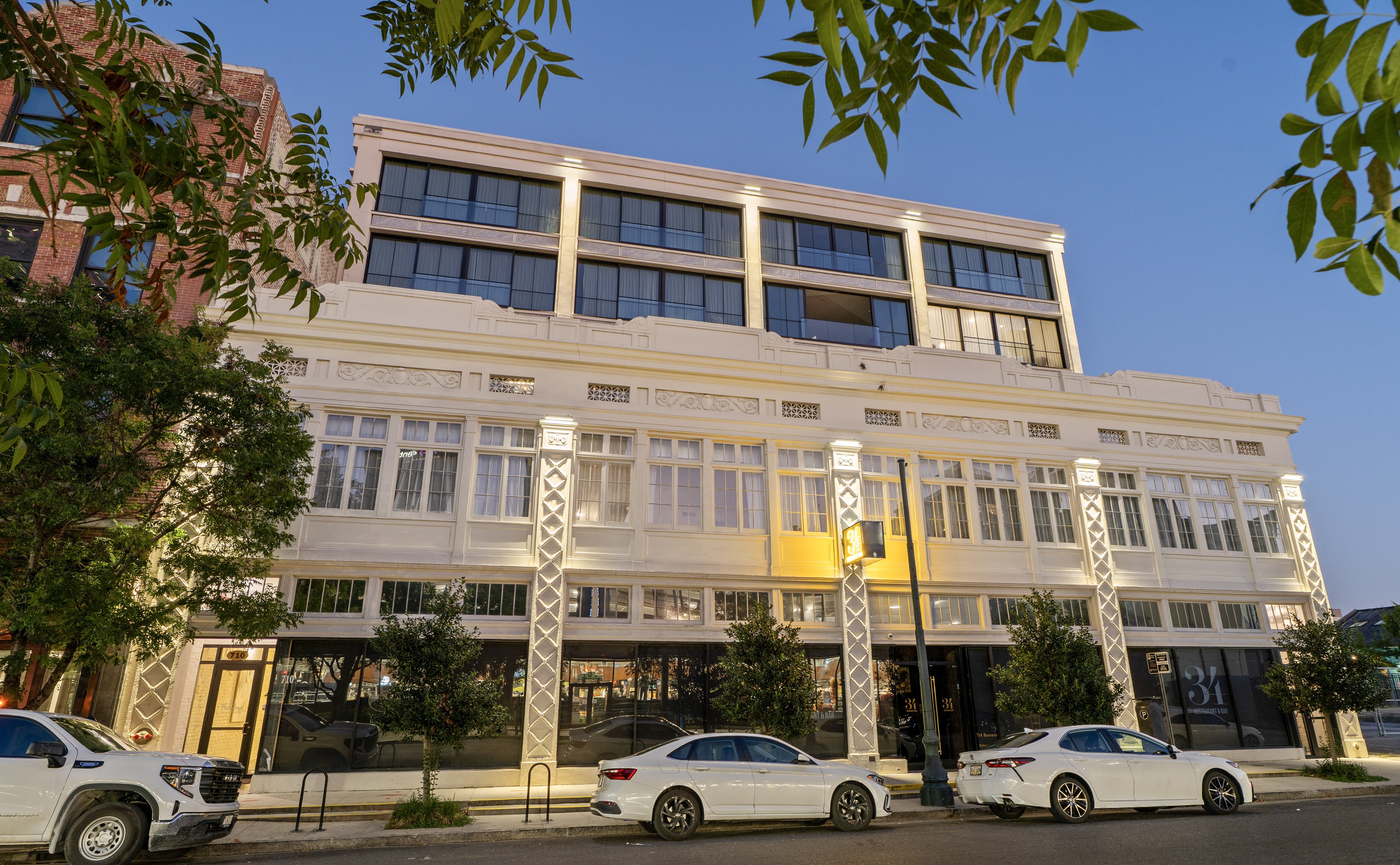 Modern Condo: 2-5 Bedroom Units in Downtown, steps from the French Quarter with full kitcken image 2