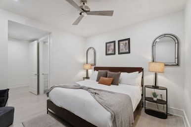 Modern Condo: 2-5 Bedroom Units in Downtown, steps from the French Quarter with full kitcken image 11