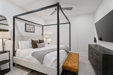 Modern Condo: 2-5 Bedroom Units in Downtown, steps from the French Quarter with full kitcken image 10