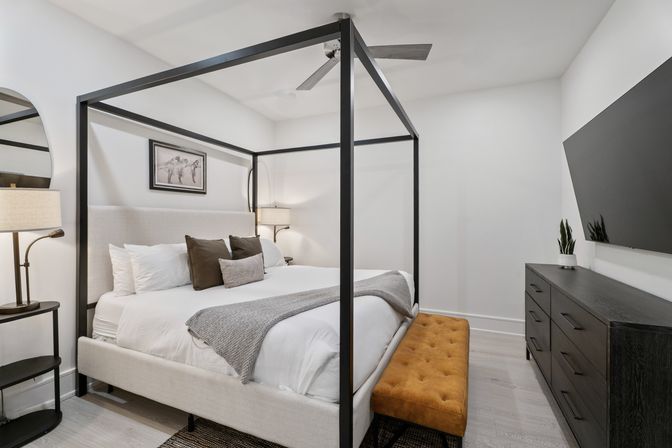 Modern Condo: 2-5 Bedroom Units in Downtown, steps from the French Quarter with full kitcken image 10