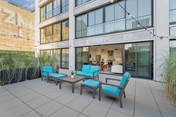 Modern Condo: 2-5 Bedroom Units in Downtown, steps from the French Quarter with full kitcken image 12
