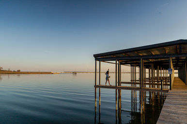 Modern Lake House with Community Pool Near Richland Chambers Reservoir — one of East Texas’s premier outdoor destinations. image 2