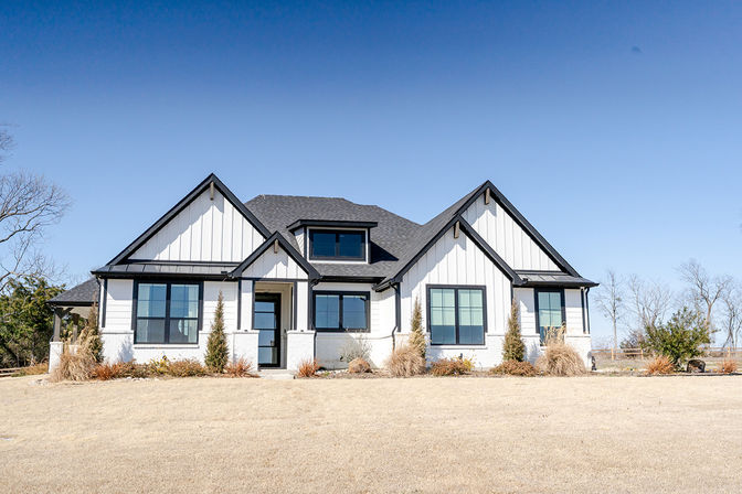 Modern Lake House with Community Pool Near Richland Chambers Reservoir — one of East Texas’s premier outdoor destinations. image 3