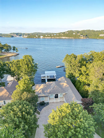 Lake Ozark Estate, Waterfront Villa near Lake of the Ozarks, Missouri image 18