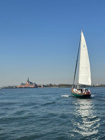 Private Daytime Sailing Charter with Statue of Liberty Views & BYOB image 2