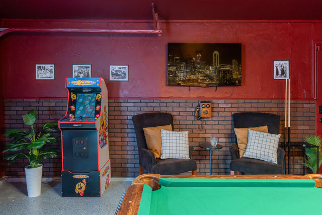 Gatsby Getaway image 3