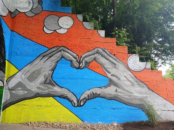Nashville Murals, Music & Memories on an open-air bus image 12