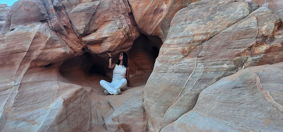 Valley of Fire Desert Hiking Escape image 15