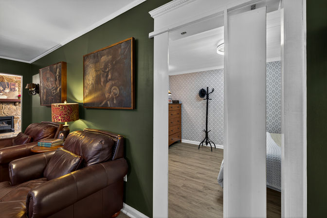 Vervain Villa Stay in the "Hollywood of the South" Among Vampire Diaries Props image 4