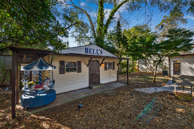 Vervain Villa Stay in the "Hollywood of the South" Among Vampire Diaries Props image 21