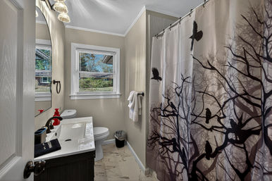 Vervain Villa Stay in the "Hollywood of the South" Among Vampire Diaries Props image 7