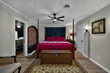 Vervain Villa Stay in the "Hollywood of the South" Among Vampire Diaries Props image 10