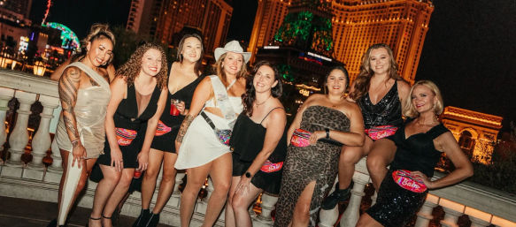 Nightclub on Wheels: Lounge Entry, Private Party Bus with Free Drinks + Photo Stop & Nightclub of Your Choice with Free Entry image 71
