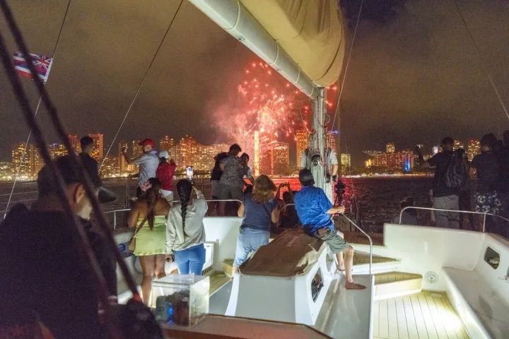Friday Night Fireworks Cruise from Waikiki Beach image 2