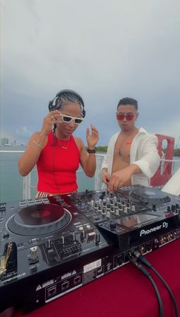 Mariah Catamaran: Miami Beach’s Party-Perfect Sail image 8