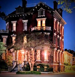 Savannah Ghost Tour: Haunted History Walk by Local Author for Groups image 4