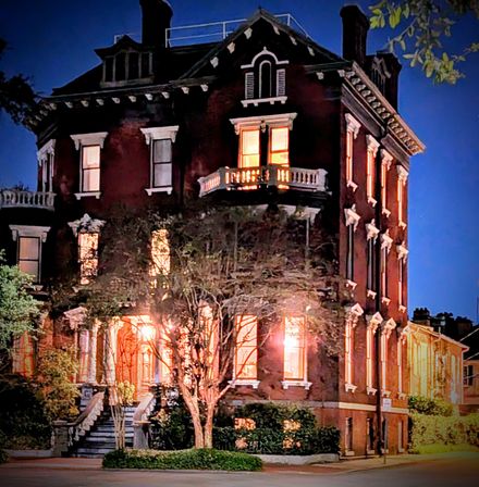 Savannah Ghost Tour: Haunted History Walk by Local Author for Groups image 4