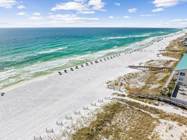Sunfish Royale - Private Beach, Billiards, Spa, Pickleball & Putt-Putt Golf image 2