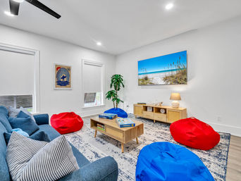 Sea-N-Double - Walk to Beach, Private Pool, Outdoor Kitchen, Carriage House image 11