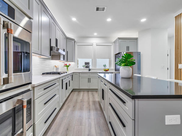 Sea-N-Double - Walk to Beach, Private Pool, Outdoor Kitchen, Carriage House image 5