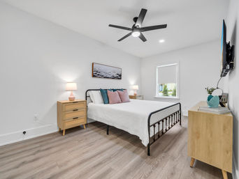 Sea-N-Double - Walk to Beach, Private Pool, Outdoor Kitchen, Carriage House image 15