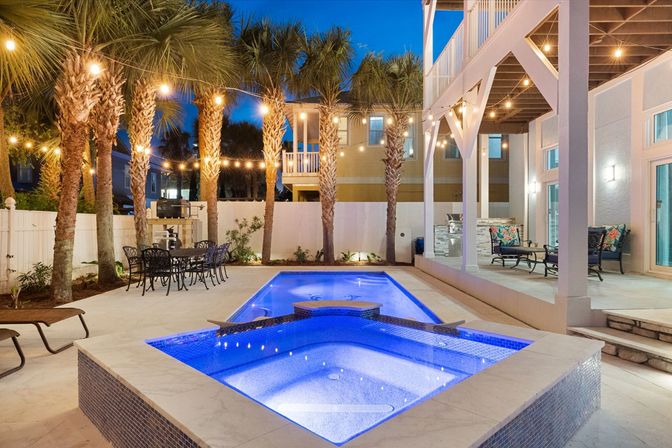 Frangista Breeze - Private Beach, Hot Tub, Arcade & Beach Service image 2