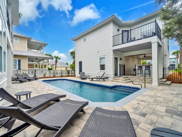 Sea-N-Double - Walk to Beach, Private Pool, Outdoor Kitchen, Carriage House image 21