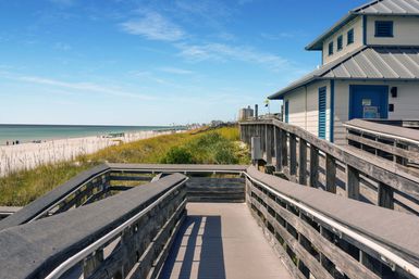 Frangista Breeze - Private Beach, Hot Tub, Arcade & Beach Service image 13